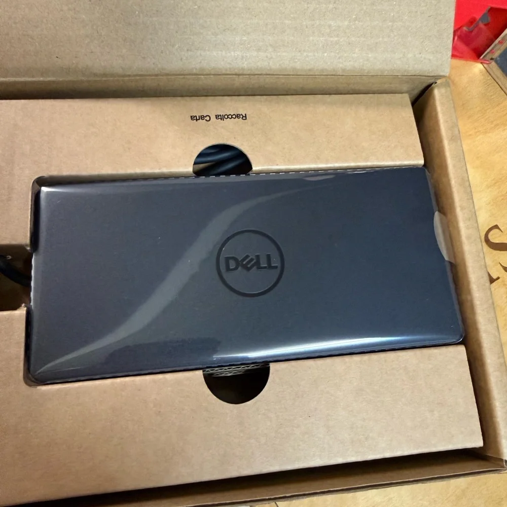 Dell universal dock D6000S Brown Box